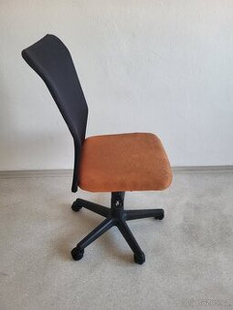 Pohodlná polohovatelná dětská pracovní židle ke stolu oranžo