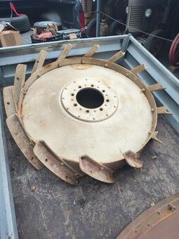 Orebná kola, Praga, traktor