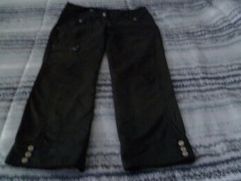 Dámské černé 1/8 kalhoty, velká sleva