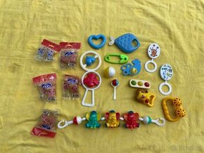 Staré hracky,pro mimina,hrkačky,chrastitka,dudíky