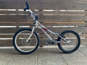 Trialové kolo Monty