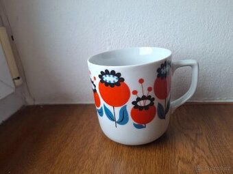 Sběratelský hrnek s otukem.