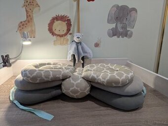 Nastavitelný kojicí polštář Tiibaby Elevate