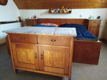 starožitná ložnice