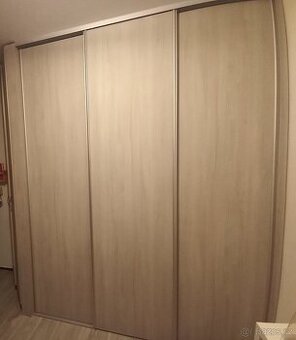 Vestavěná skříň