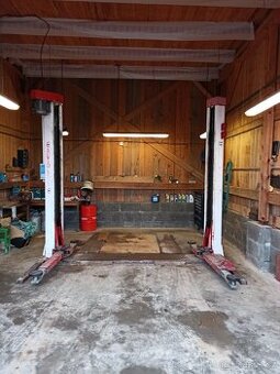 Dvousloupový zvedák