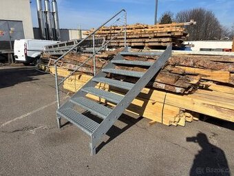 Železné pozinkované schody / 7 schodů / 150cm