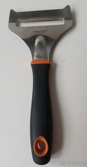 Plátkovač na sýr Fiskars