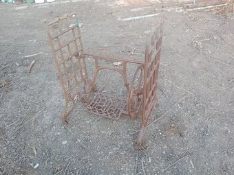 Litinové nohy na stolek