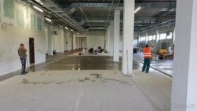 Pracovníky/Podlaháře na realizaci průmyslových podlah-stěrek