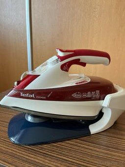 Napařovací žehlička Tefal FV9976E0 Freemove 76