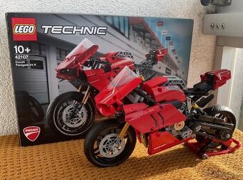 LEGO Technic Ducati Panigale V4 R (42107)