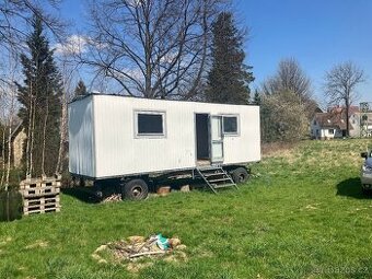 Maringotka k rekonstrukci - nová dřevěná zateplená podlaha