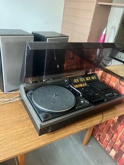 Gramofon Hitachi