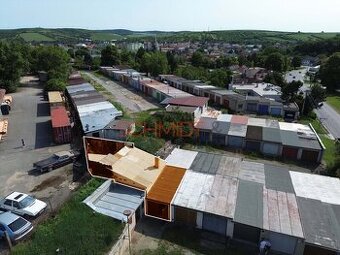 Garáž se sklepem, posezením a zahrádkou