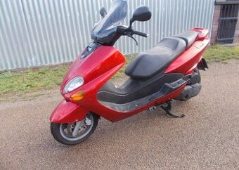 Yamaha YP 124 benzín 8 kw