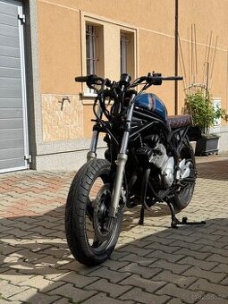 Yamaha XJ600 N Café Racer (bouraná)