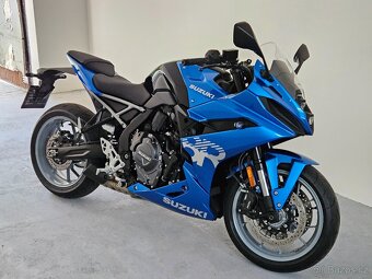 Suzuki GSX-8R_modrá perleť_rok 2025