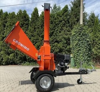 Benzínový štěpkovač za traktor, 242 kg