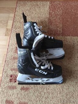 Lední brusle chlapecké CCM vel. 35