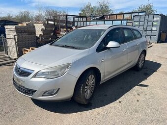 Opel Astra J - díly z vozu