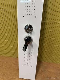 Sprchový masážní panel.