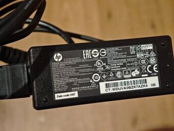 Nabíječka HP 45W tenký kolík 740015-002 dc 19.5V 2.31A