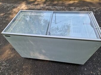 Prosklený mrazák - staří 1 rok