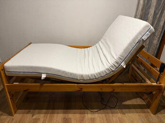 Zdravotní postel s elektrickým roštem a zdravotní matrací