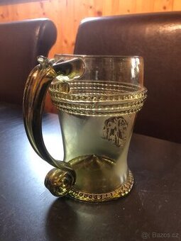 Zelené sklo s mysliveckým motivem