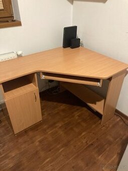 Pracovní PC stůl rohový