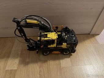 Prodám LEGO Technic 42053 – Volvo EW160E