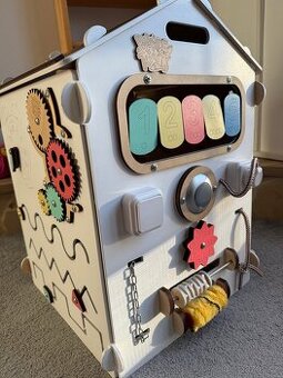 Montesorri domeček Busy Kids