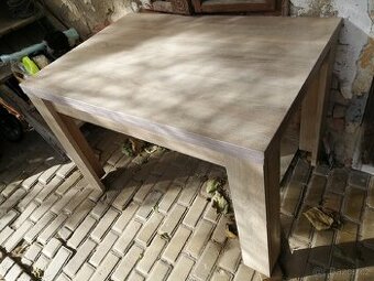 Pevný jídelní stůl 120x81cm lamino