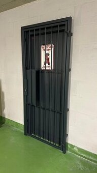 Klasické dveřní mříže