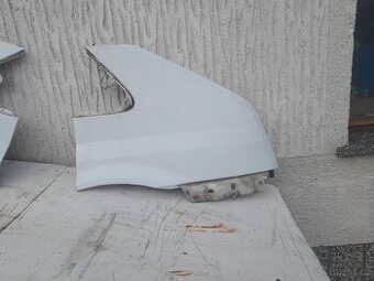 Pravý blatník na Ford Transit r. 2013 bílá barva