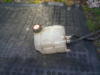 Ford Focus MK1 - expanzní nádržka chladící kapaliny
