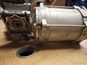 Motor s převodovkou