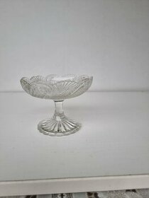 Skleněná mistička s nožičkou