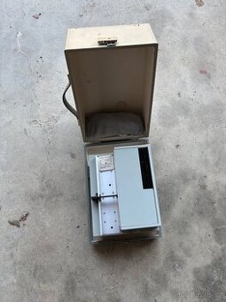 Promítačka diapozitivu