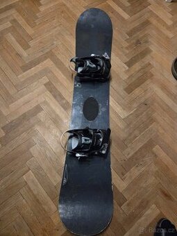 Snowboard 146 cm + vázání