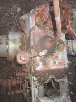 zadek traktoru RS 09