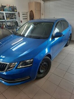 nd z škoda octavia 3 2.0tdi stříbrná modrá bílá