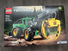 LEGO Technic 42157 Lesní traktor John Deere 948L-II - 1