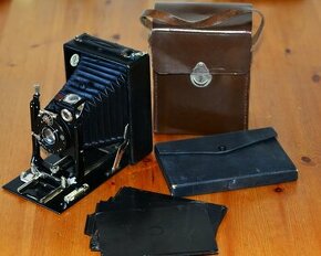 Krásný starý desk. fotoaparát s pouzdrem (cca 1920)
