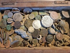 Staré mince a drobné artefakty