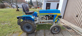 malotraktor s přívěsem