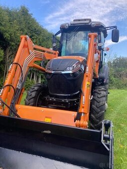Traktor TIGER 904