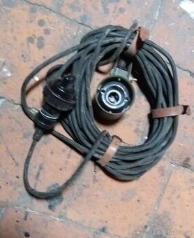 Vojenský kabel se světlem
