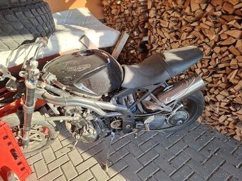 Triumph speed triple 1050 - 1